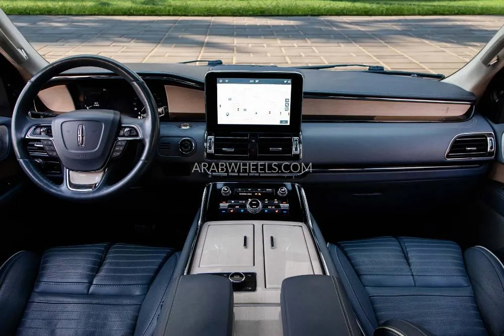 Lincoln Navigator 2021 for Sale in Dubai Image-8