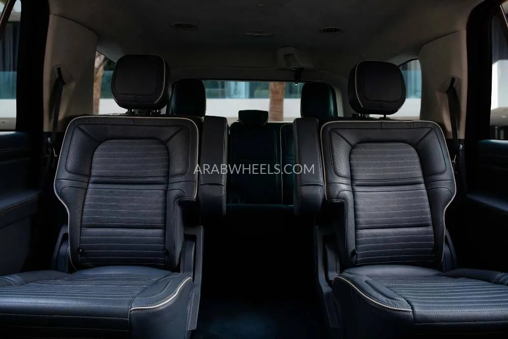 Lincoln Navigator 2021 for Sale in Dubai Image-13