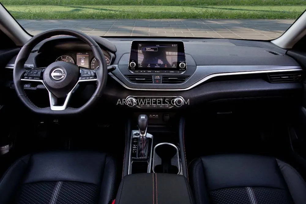 Nissan Altima 2024 for Sale in Dubai Image-8