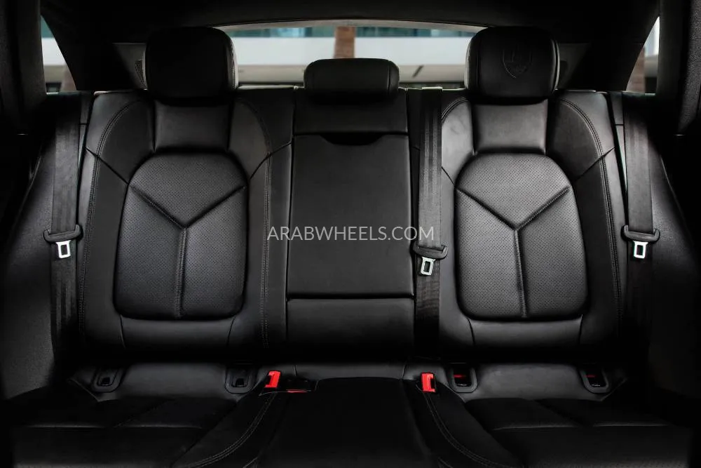 Porsche Macan 2019 for Sale in Dubai Image-12