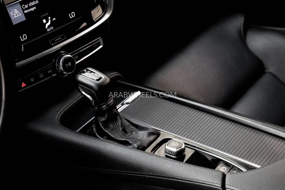 Volvo S90 2020 for Sale in Dubai Image-10