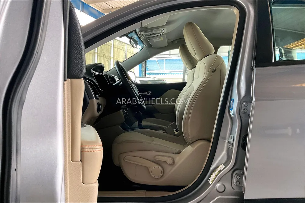Jeep Cherokee 2020 for Sale in Sharjah Image-24