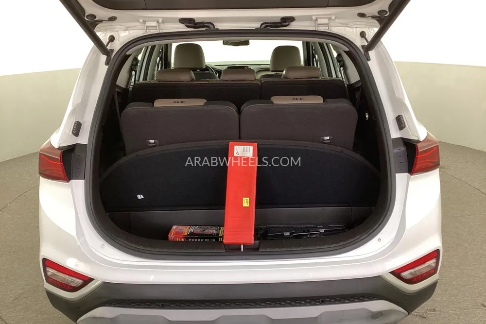 Hyundai Santa Fe 2020 for Sale in Sharjah Image-15