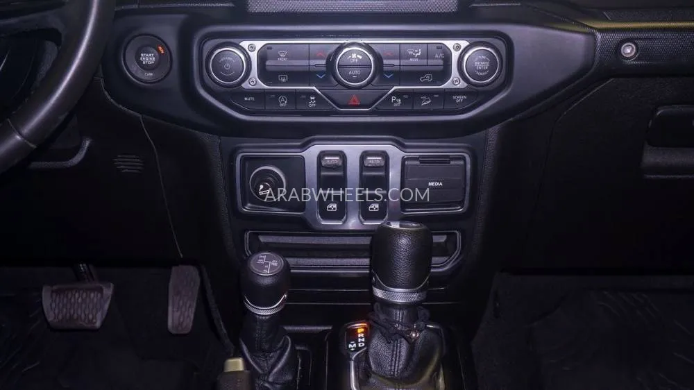 Jeep Wrangler 2019 for Sale in Sharjah Image-9