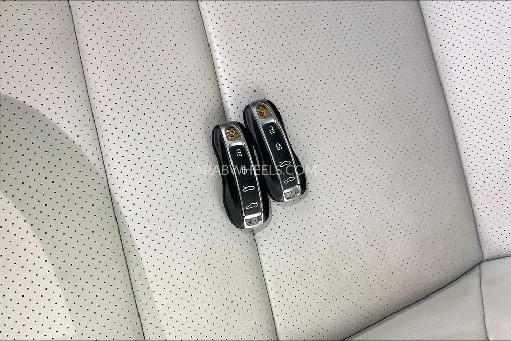 بورشه تايكان 2022 for Sale in الشارقة Image-18