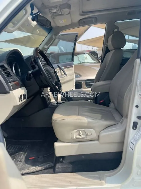 Mitsubishi Pajero 2014 for Sale in Sharjah Image-4