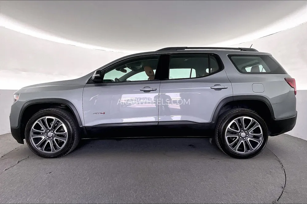 GMC Acadia 2023 for Sale in Dubai Image-7