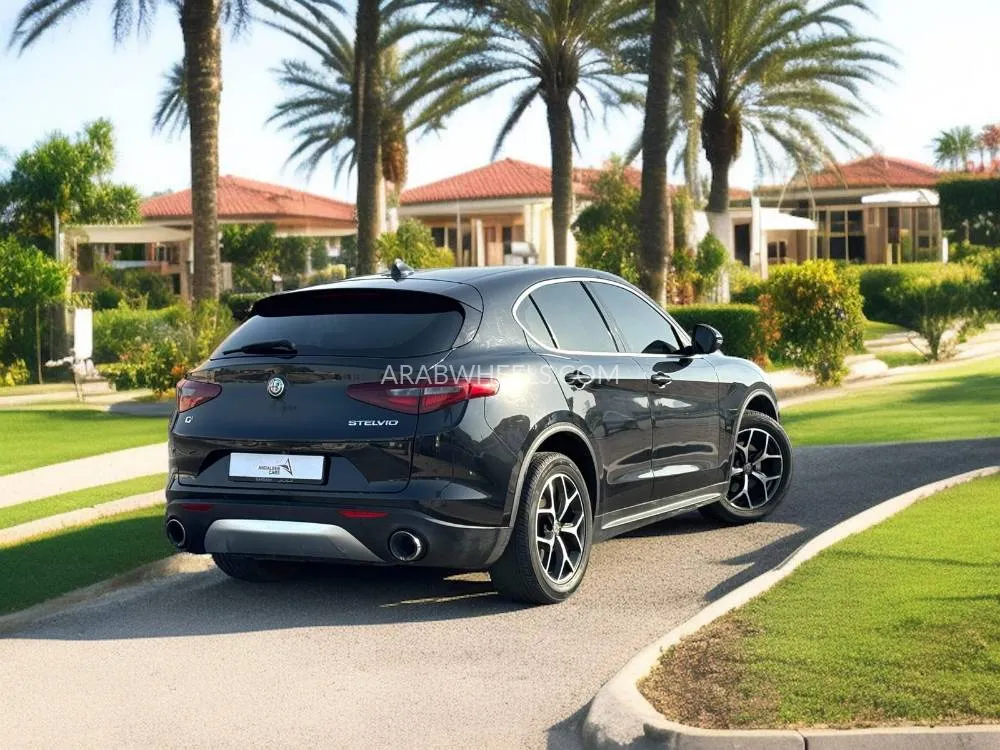 الفا روميو ستيلفيو 2019 for Sale in دبي Image-5