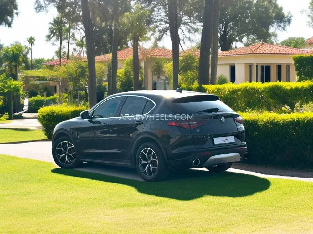 الفا روميو ستيلفيو 2019 for Sale in دبي Image-7