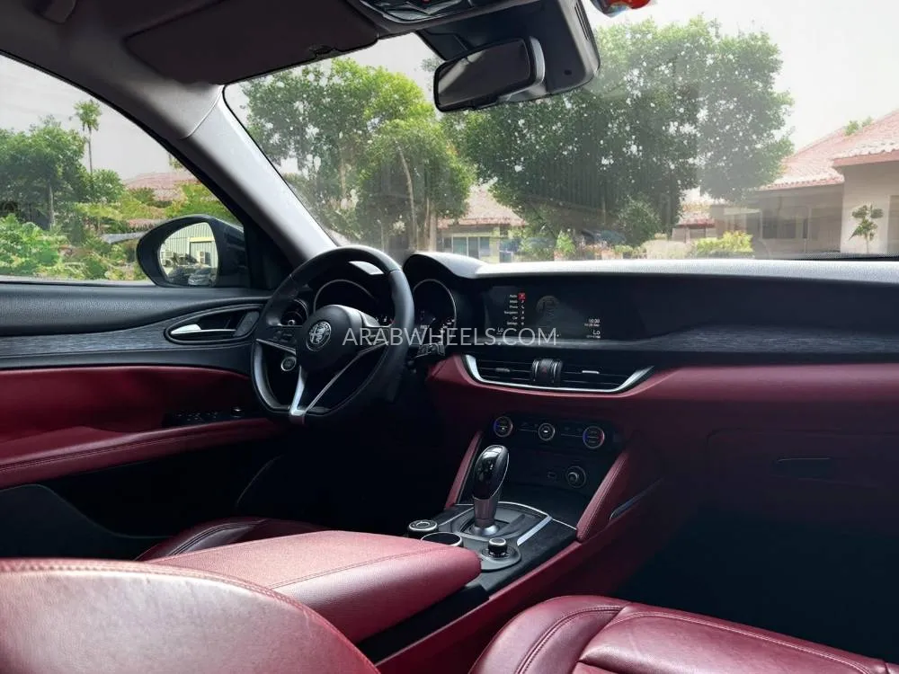 الفا روميو ستيلفيو 2019 for Sale in دبي Image-10