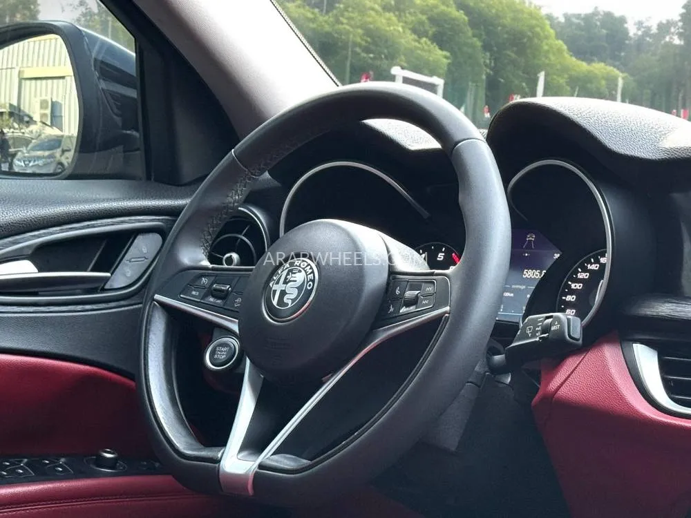 الفا روميو ستيلفيو 2019 for Sale in دبي Image-12