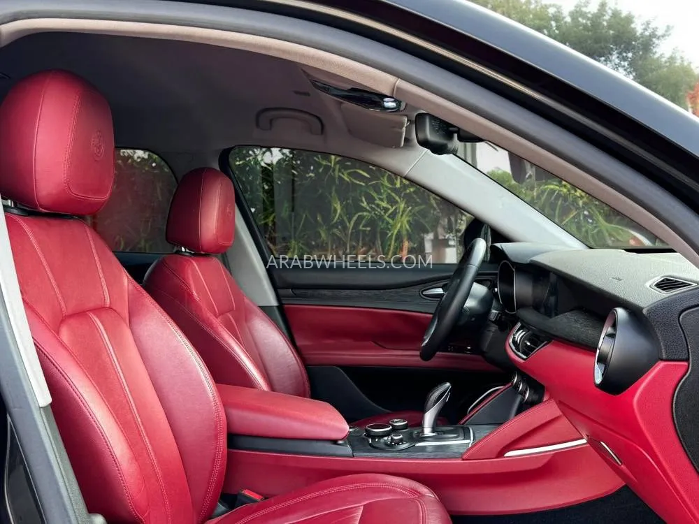 الفا روميو ستيلفيو 2019 for Sale in دبي Image-17