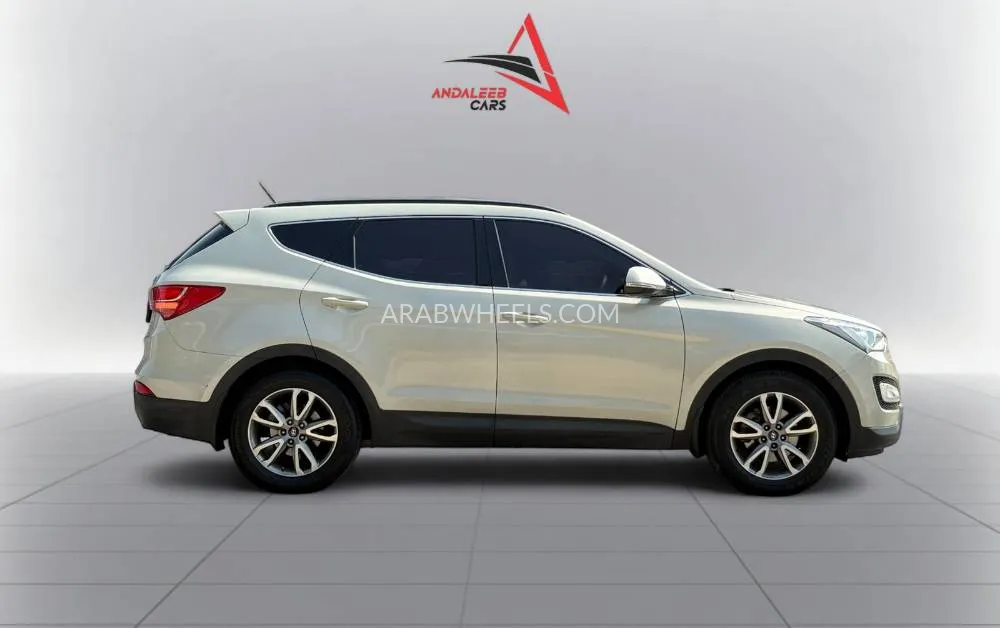 Hyundai Grand Santa Fe 2015 for Sale in Dubai Image-7