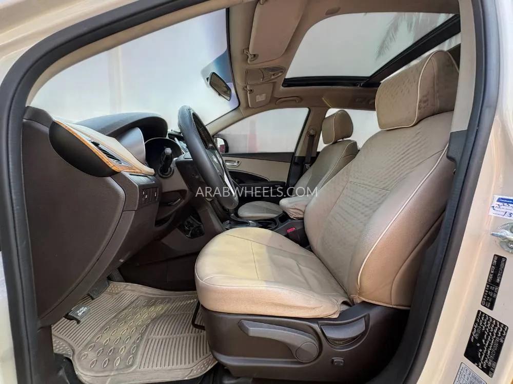 Hyundai Grand Santa Fe 2015 for Sale in Dubai Image-16