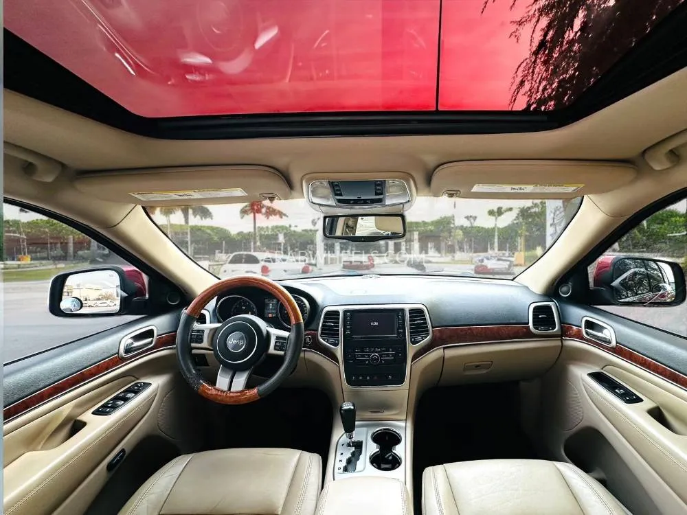 Jeep Grand Cherokee 2012 for Sale in Dubai Image-11