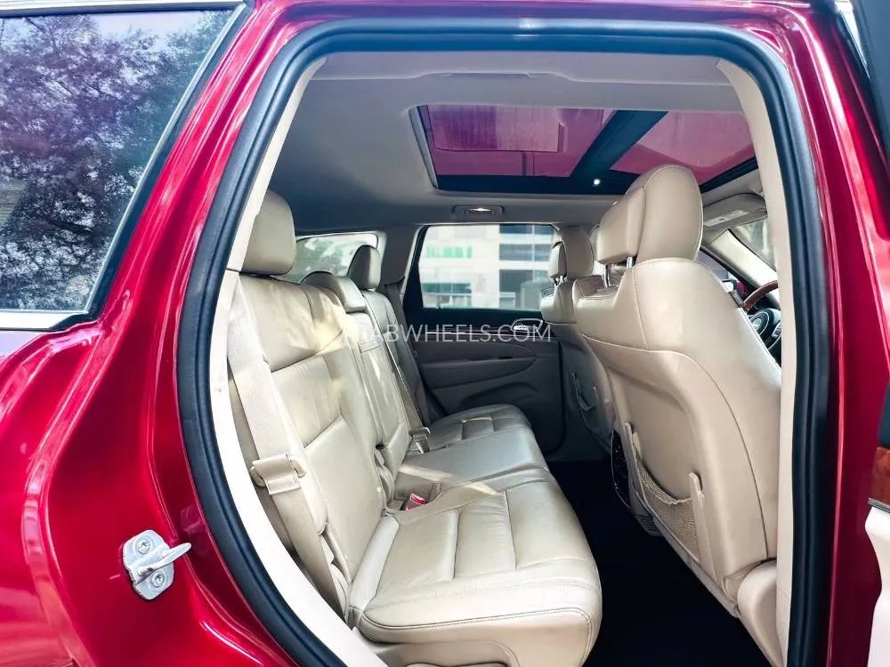Jeep Grand Cherokee 2012 for Sale in Dubai Image-20