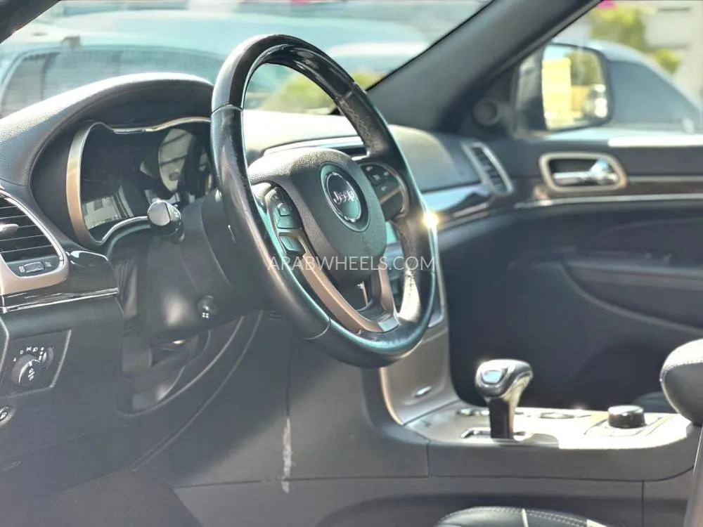 Jeep Grand Cherokee 2019 for Sale in Dubai Image-16