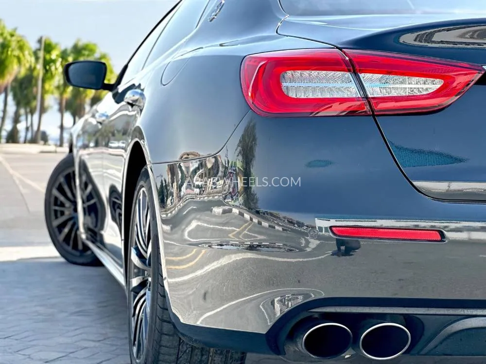 Maserati Quattroporte 2017 for Sale in Dubai Image-11
