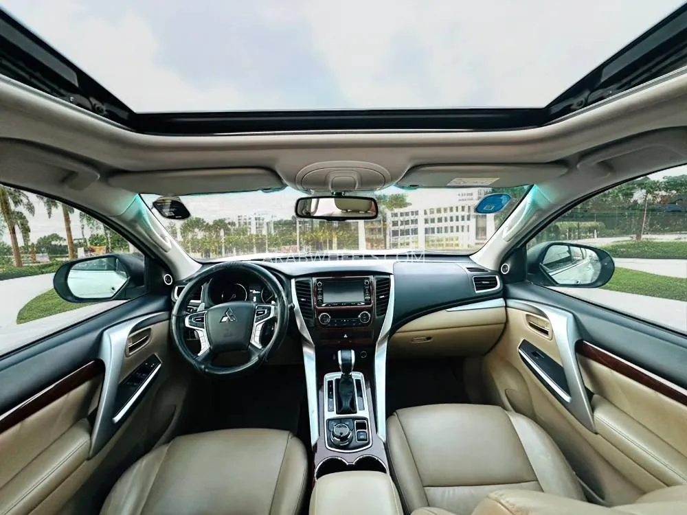 Mitsubishi Montero Sport 2017 for Sale in Dubai Image-12