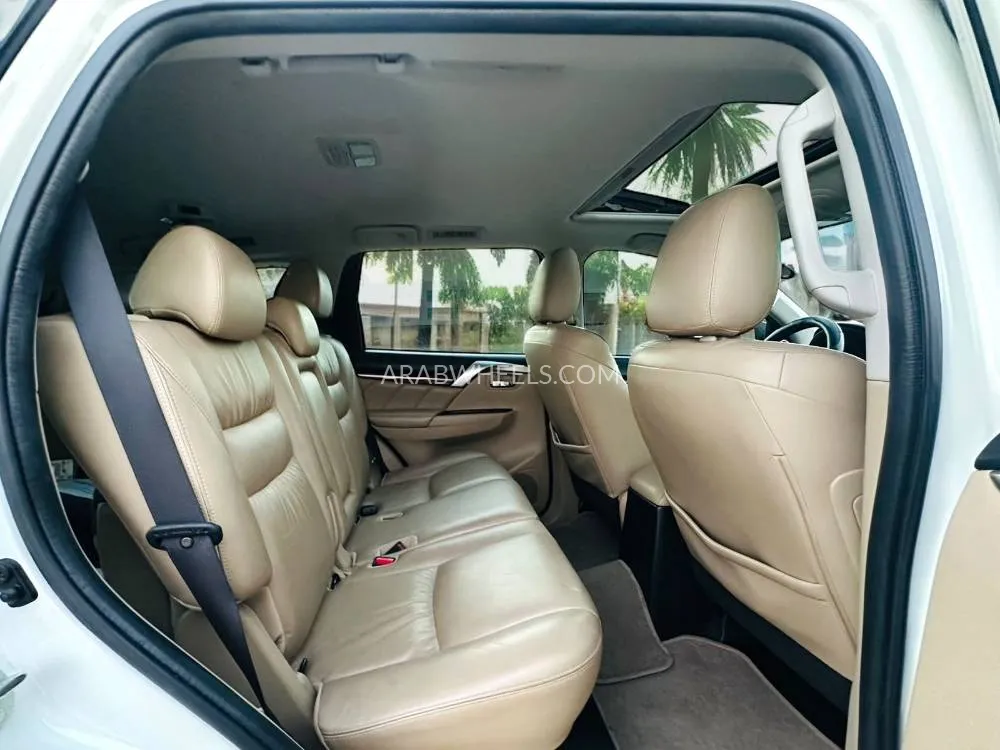 Mitsubishi Montero Sport 2017 for Sale in Dubai Image-19