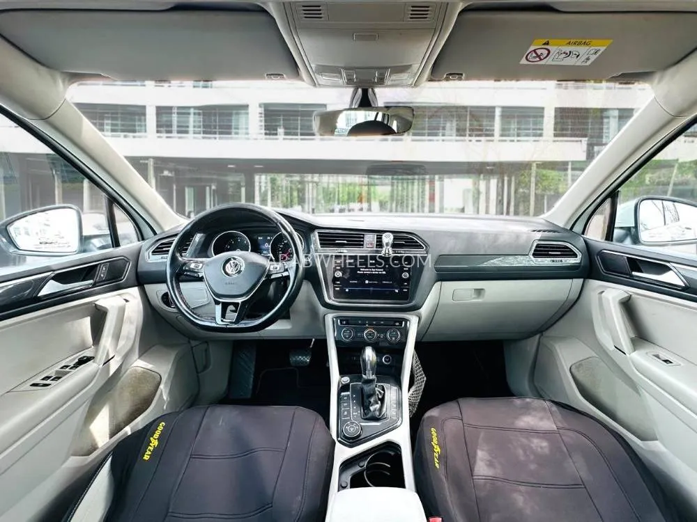 Volkswagen Tiguan 2018 for Sale in Dubai Image-12