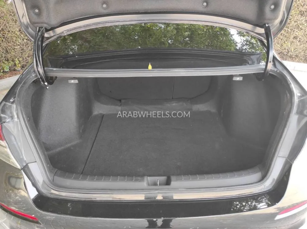 Honda Civic 2024 for Sale in Sharjah Image-10