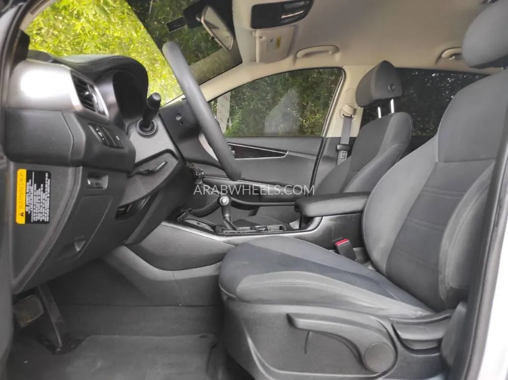 Kia Sorento 2018 for Sale in Sharjah Image-5