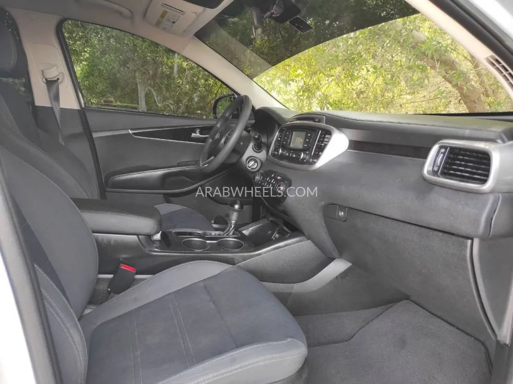Kia Sorento 2018 for Sale in Sharjah Image-15