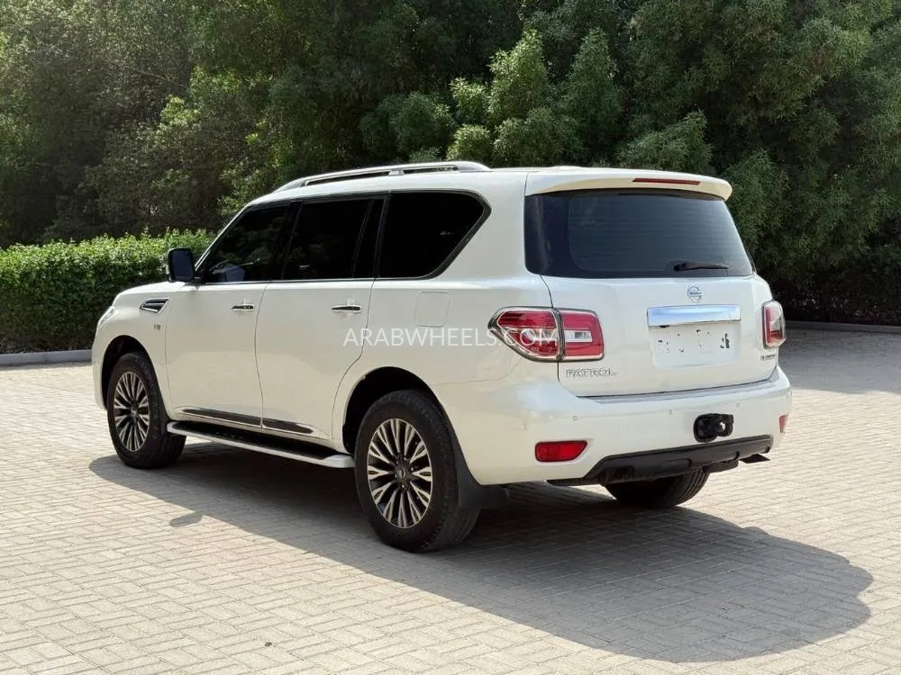 Nissan Patrol 2015 for Sale in Sharjah Image-3