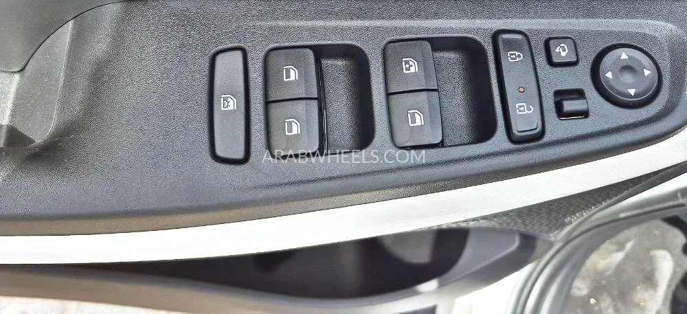 Hyundai Creta 2025 for Sale in Umm Al Quwain Image-9