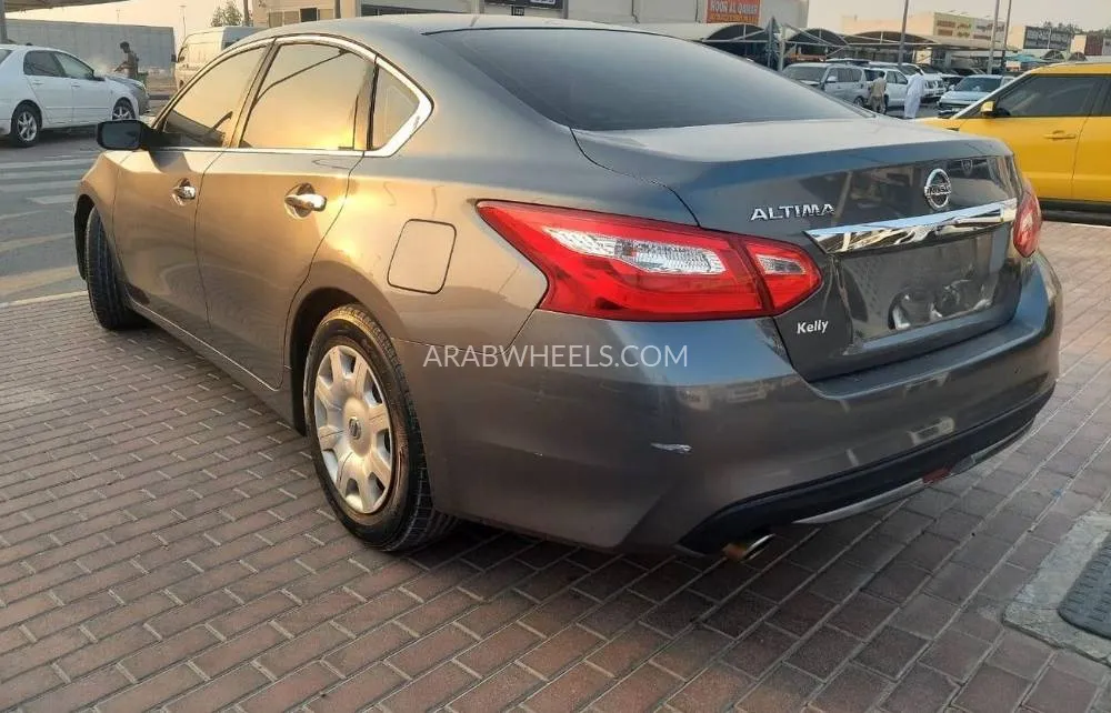Nissan Altima 2016 for Sale in Ajman Image-8