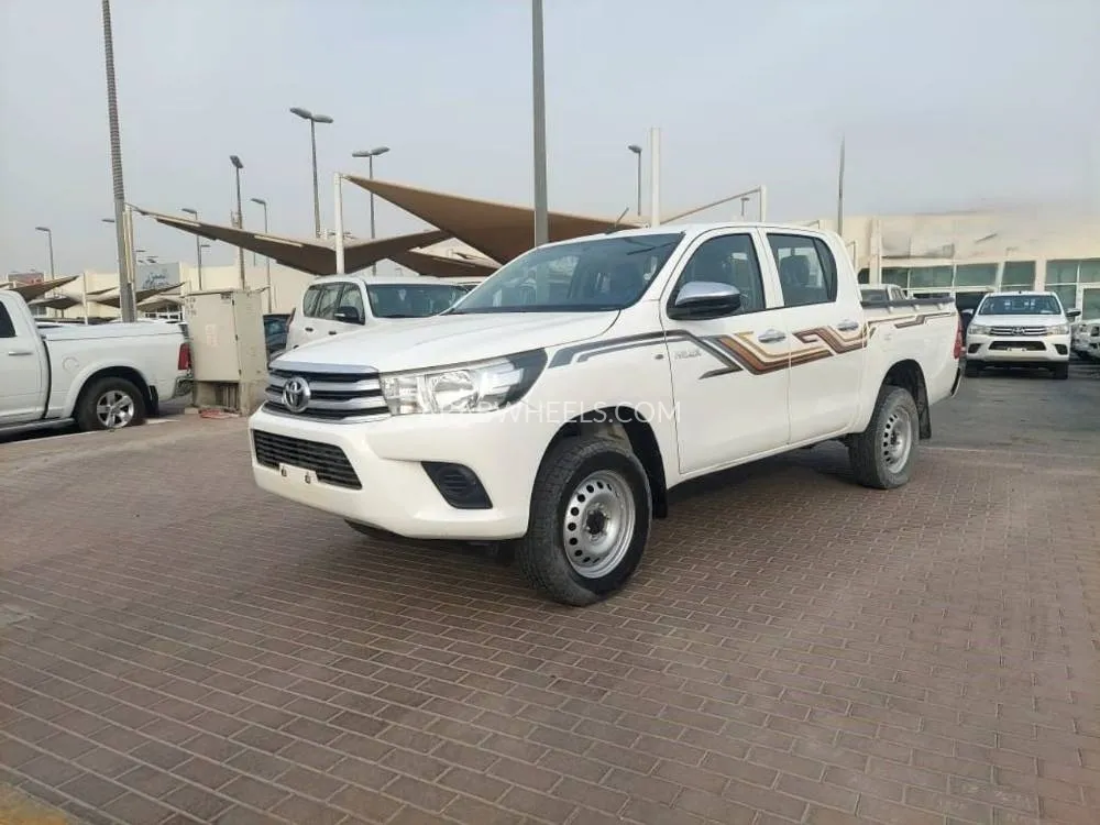 Toyota Hilux 2019 for Sale in Ajman Image-2