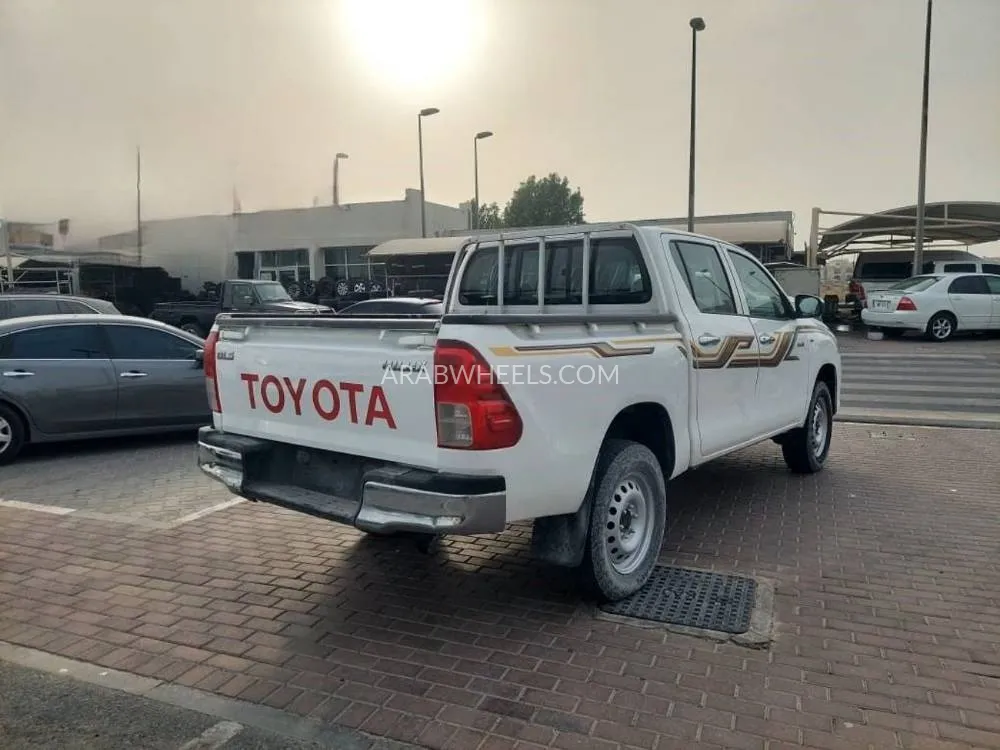 Toyota Hilux 2019 for Sale in Ajman Image-9