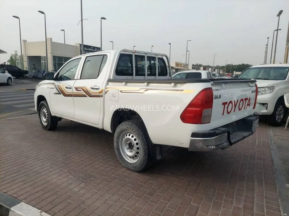 Toyota Hilux 2019 for Sale in Ajman Image-10