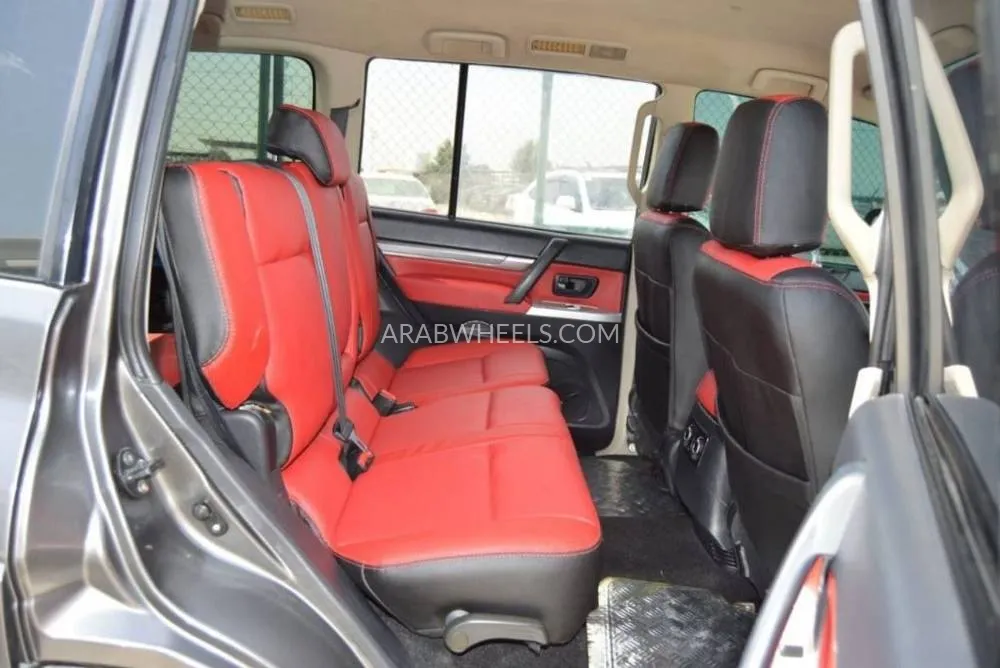 Mitsubishi Pajero 2020 for Sale in Dubai Image-10