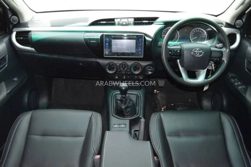 Toyota Hilux 2017 for Sale in Dubai Image-14