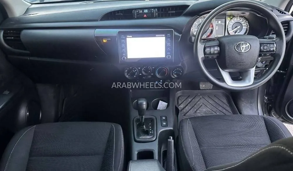 Toyota Hilux 2022 for Sale in Dubai Image-10