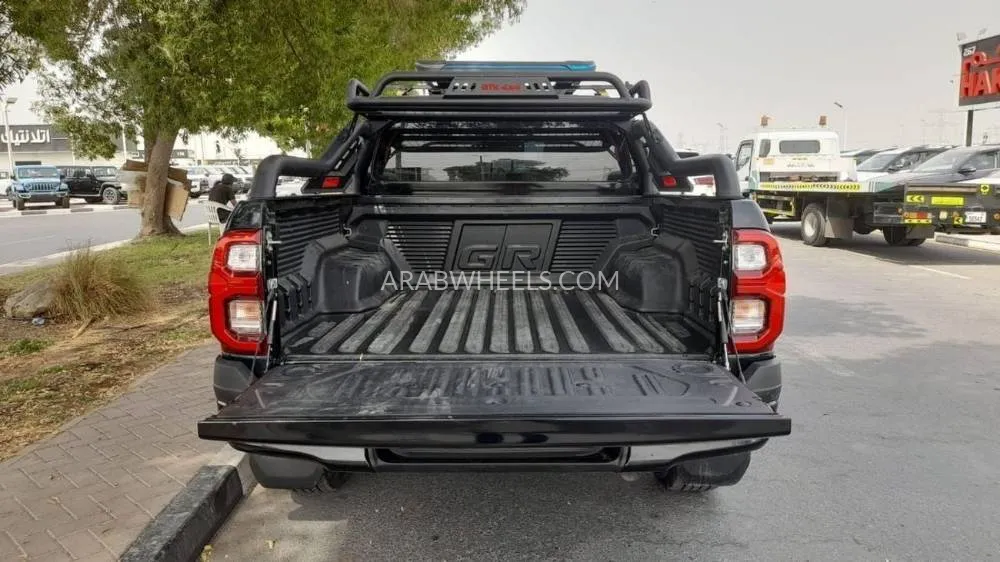 Toyota Hilux 2023 for Sale in Dubai Image-9