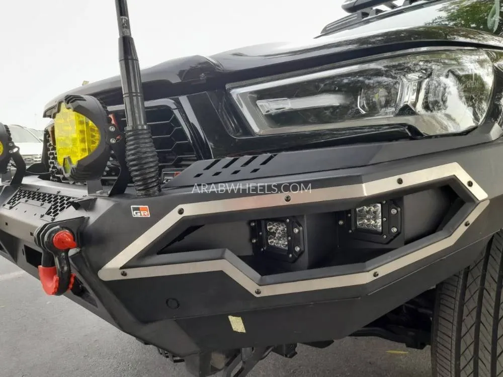 Toyota Hilux 2023 for Sale in Dubai Image-12