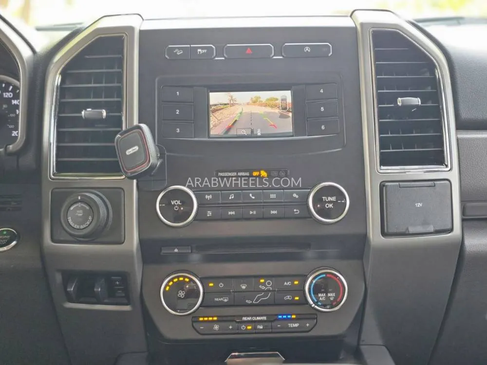 Ford Expedition 2018 for Sale in Dubai Image-9