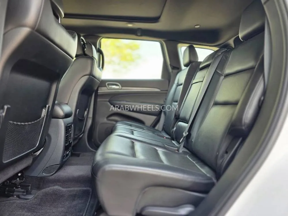 Jeep Grand Cherokee 2018 for Sale in Dubai Image-9