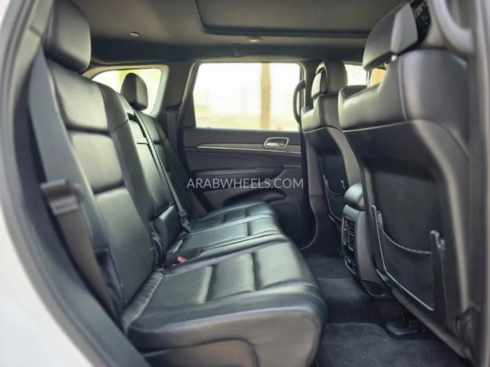 Jeep Grand Cherokee 2018 for Sale in Dubai Image-18