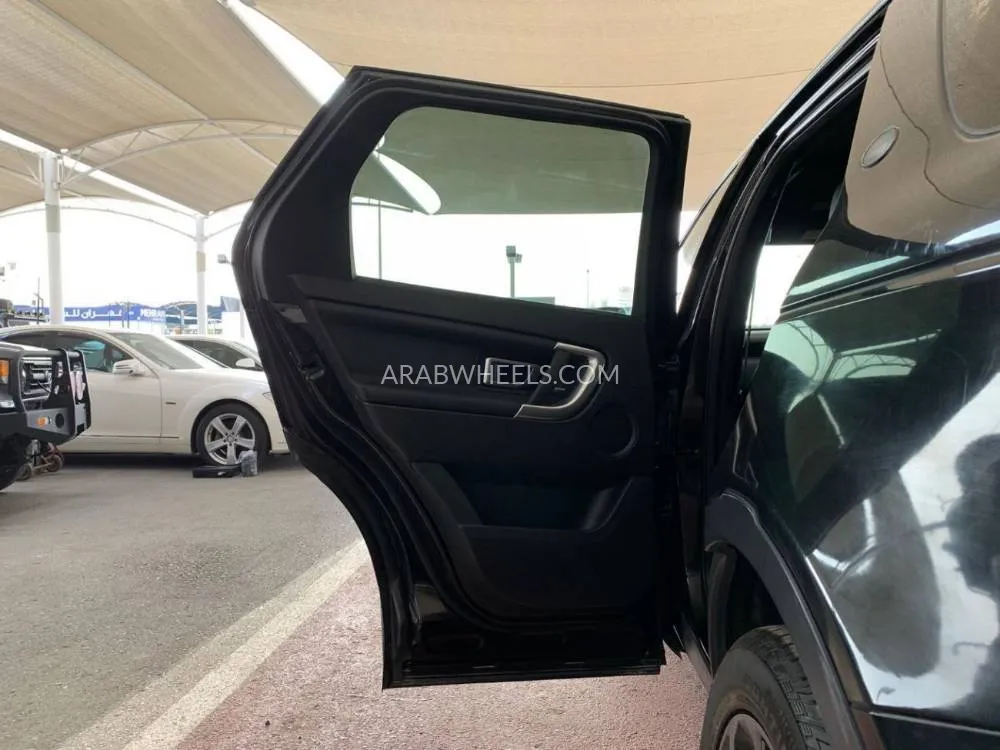 Land Rover Discovery 2016 for Sale in Dubai Image-18