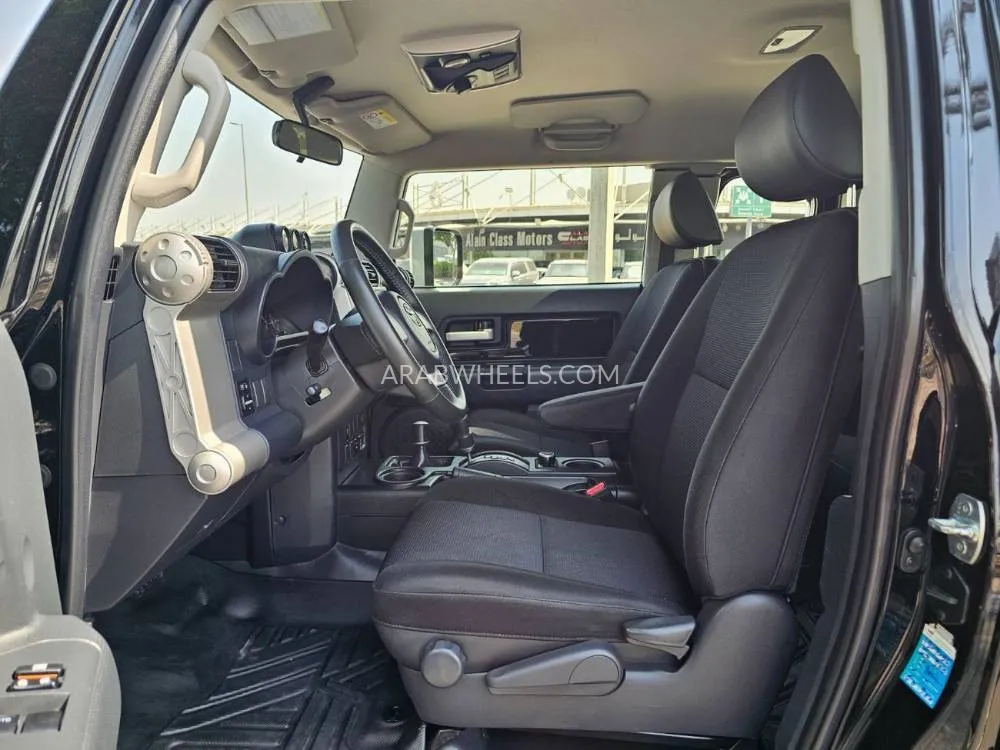 Toyota FJ Cruiser 2023 for Sale in Dubai Image-10