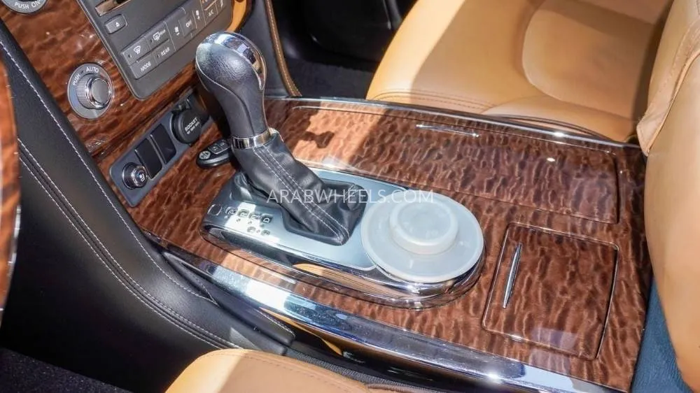 Nissan Patrol 2016 for Sale in Sharjah Image-9