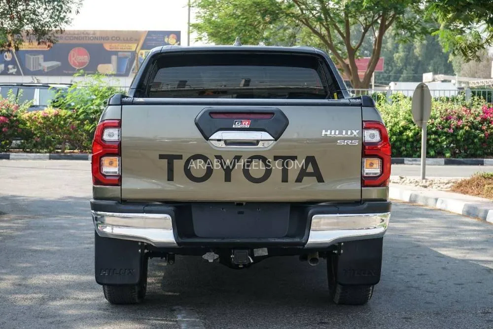 Toyota Hilux 2023 for Sale in Dubai Image-3