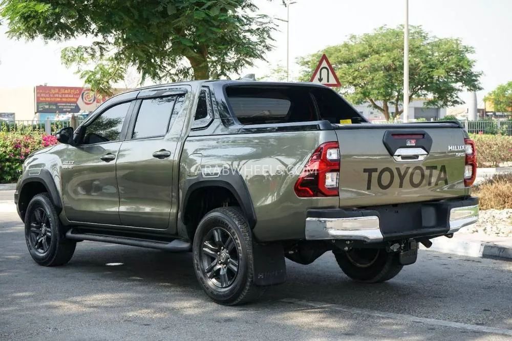 Toyota Hilux 2023 for Sale in Dubai Image-4