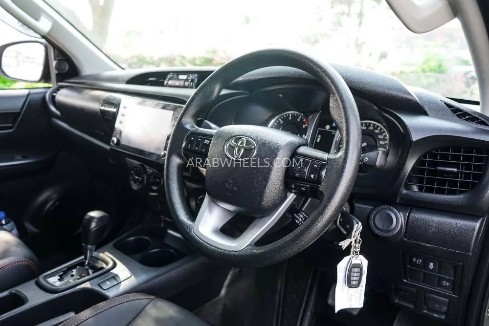Toyota Hilux 2023 for Sale in Dubai Image-22