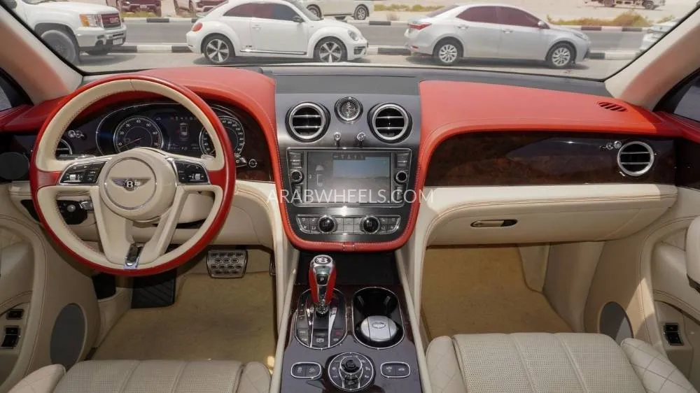 Bentley Bentayga 2017 for Sale in Sharjah Image-7