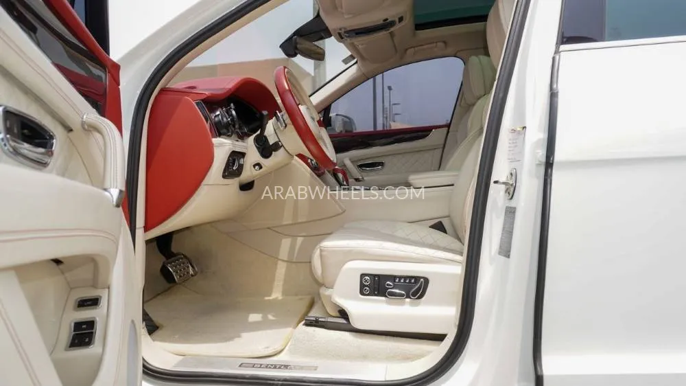 Bentley Bentayga 2017 for Sale in Sharjah Image-13